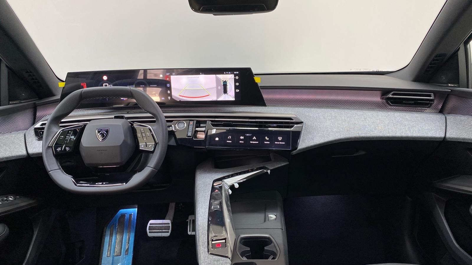 PEUGEOT 3008 8